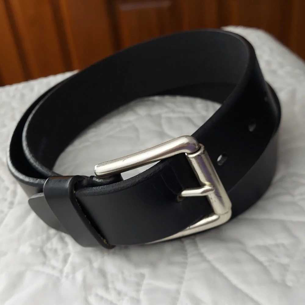 * Dockers Elegant Black Soft Leather Men's Belt, Silver Buckle, Size 34, EUC
